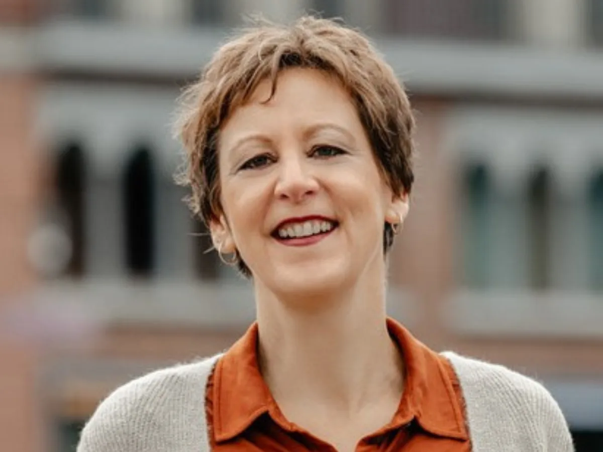 Porträt von Birgit Hoffmann.